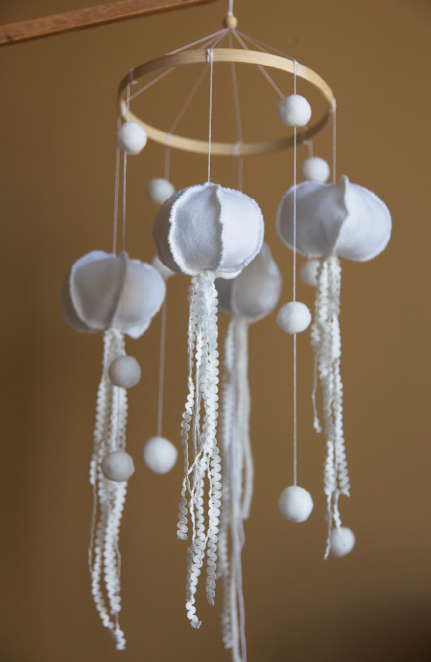 Felt Jellyfish Mobile for Baby Nursery – White Ocean Baby Decor Hanging