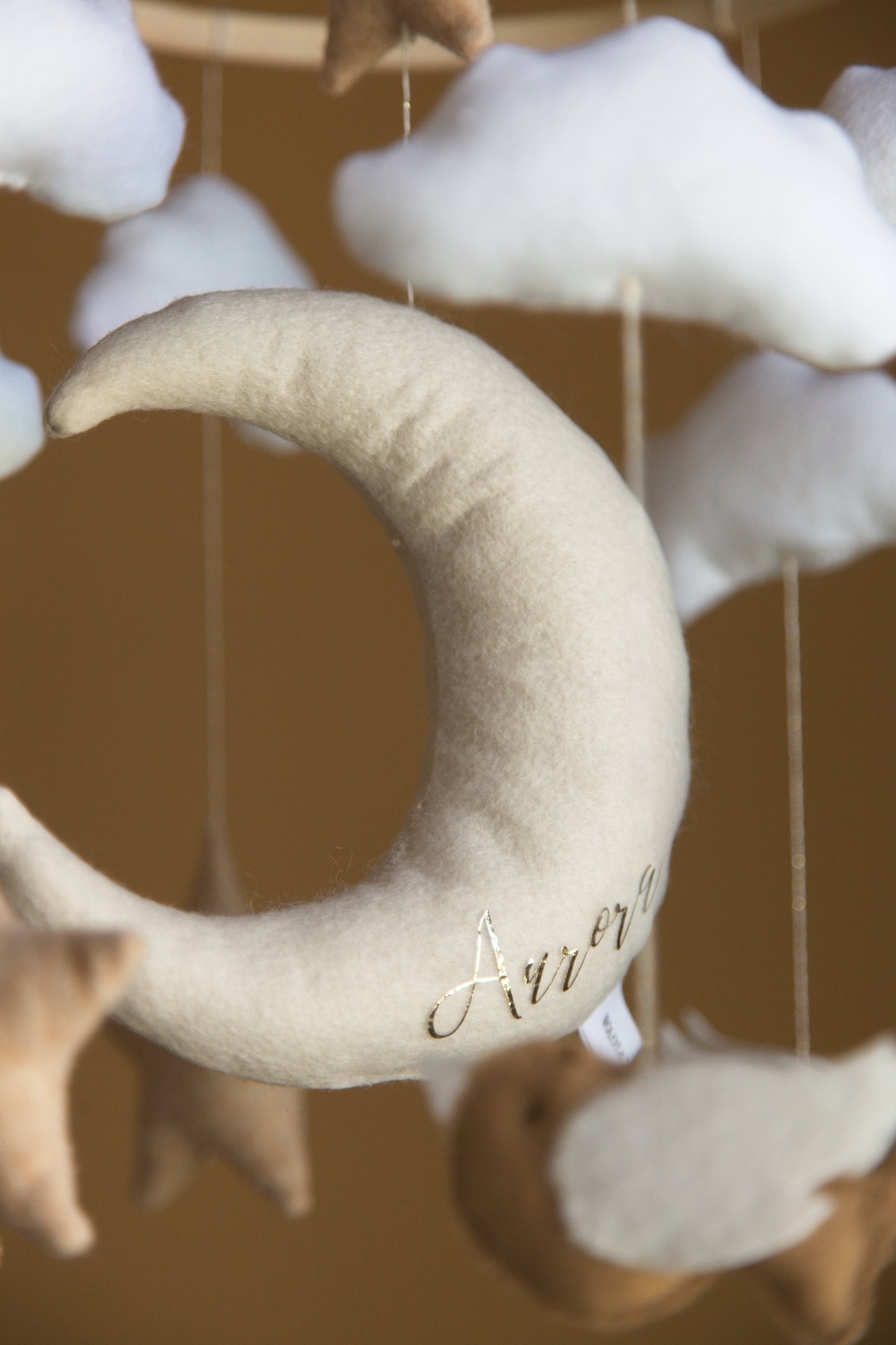 Baby mobile in felt with stars, birds and moon: customizable with name in vinyl, neutral tones