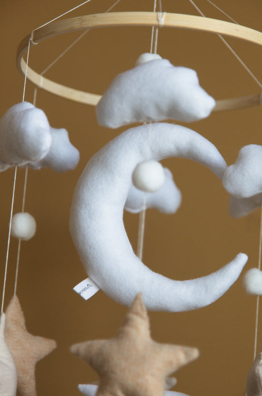 Lua & Estrelas, baby mobile, tons neutros