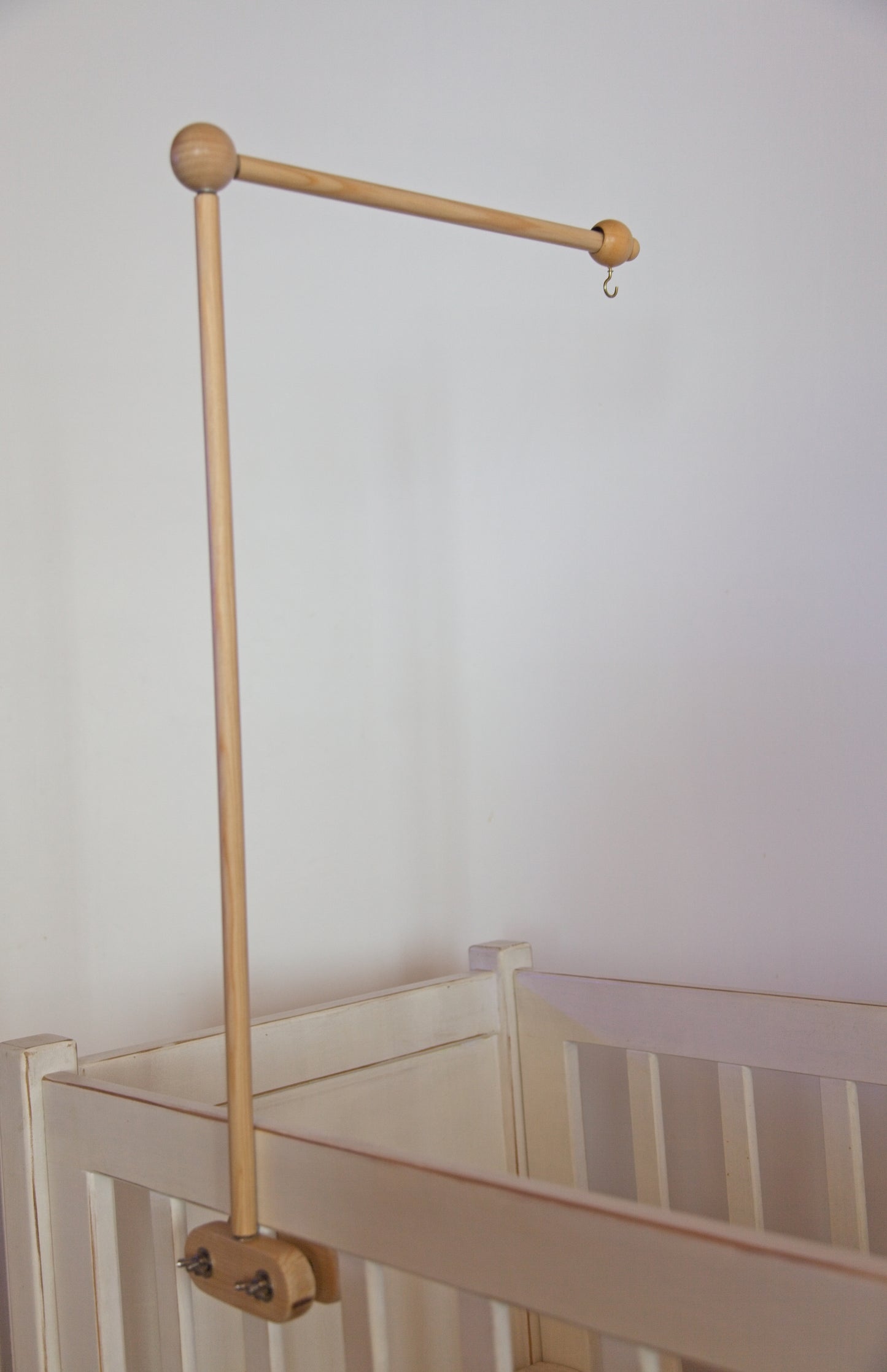 Suporte de madeira , modelo braço para berço