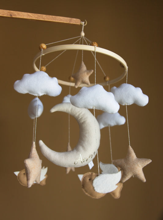 Baby mobile in felt with stars, birds and moon: customizable with name in vinyl, neutral tones