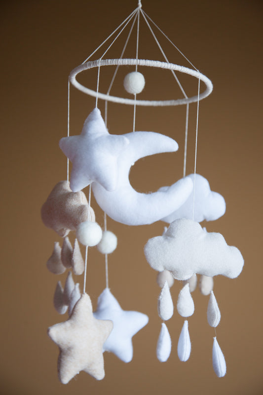 Lua, Nuvens e Gotas, baby mobile, tons neutros