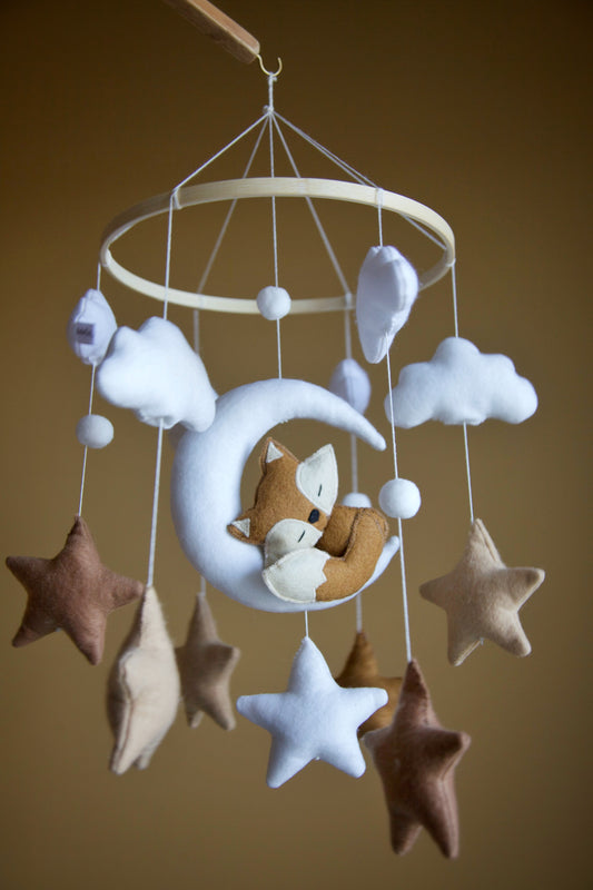 Raposa,Lua e Nuvens, móbile de berço