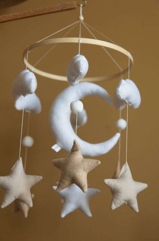 Lua & Estrelas, baby mobile, tons neutros